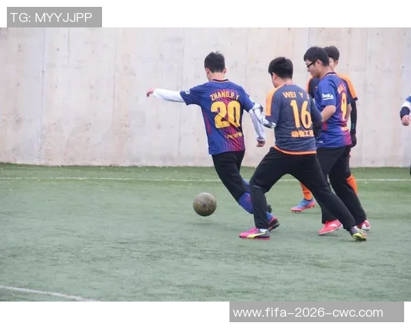 柏原崇足球热情四溢展现运动魅力与团队精神的完美结合